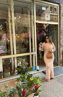 Robe élégante beige manches froufrou
