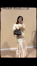 Robe moulante avec volant au bas