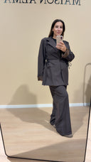 Tailleur chocco avec ficelles sur les côtés