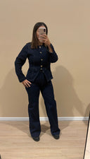 Veste en jeans brut ceinturée à bouton dorée