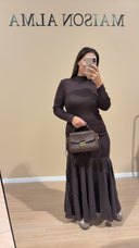 Robe moulante avec volant au bas