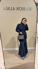 Robe moulante avec volant au bas