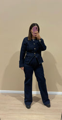 Veste en jeans brut ceinturée à bouton dorée