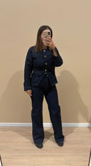 Veste en jeans brut ceinturée à bouton dorée