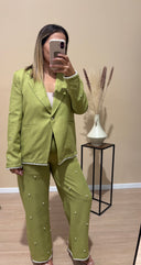 Tailleur vert pomme avec perle