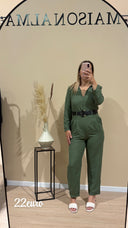 Combinaison verte avec ceinture